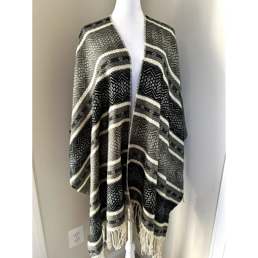 Torrid Ruana Wrap Geometric Print Azrec Western Fringe Cape Sz O/S